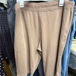 Preswick & Moore Tan Capris